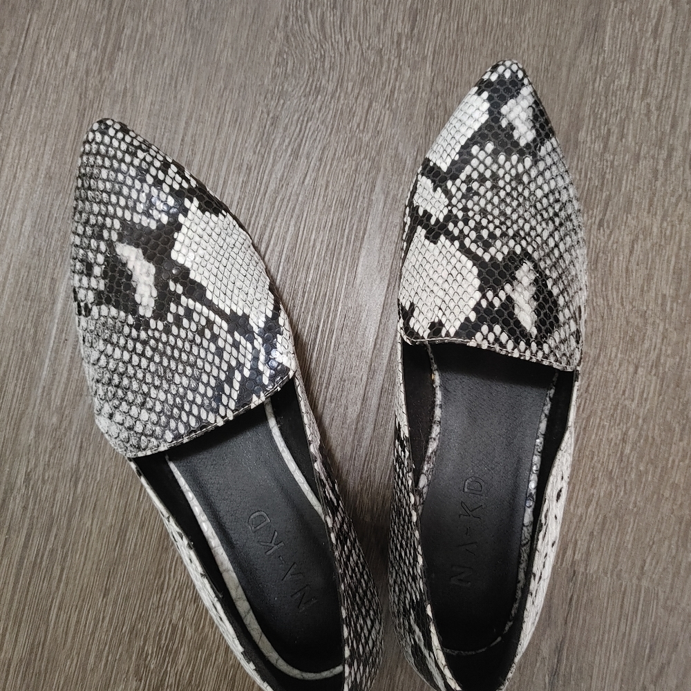 Snakeskin pattern loafers